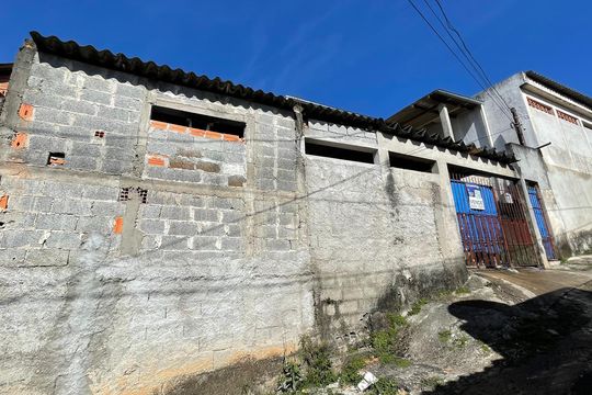 Fachada de casa à venda com 2 quartos, 294m² em Jardim Verônia, São Paulo