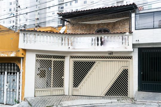 Fachada  de casa para alugar com 3 quartos, 120m² em Parque Savoy City, São Paulo