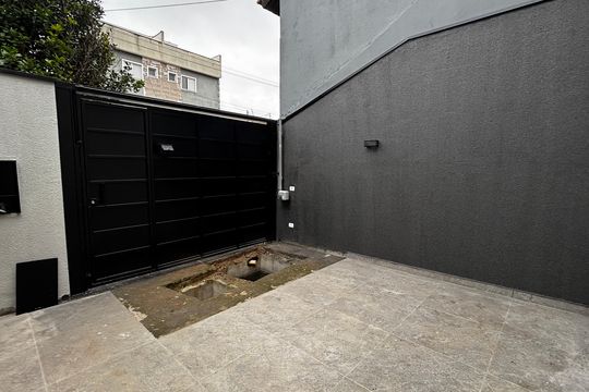Garagem de casa à venda com 2 quartos, 74m² em Vila Curuçá, Santo André
