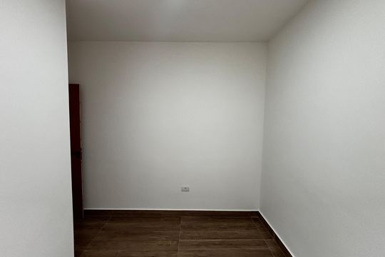 Quarto  de casa à venda com 2 quartos, 74m² em Vila Curuçá, Santo André