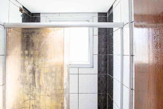 Banheiro social de apartamento para alugar com 2 quartos, 51m² em Centro, Diadema
