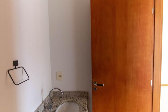 Banheiro Social de apartamento à venda com 2 quartos, 58m² em Badu, Niterói