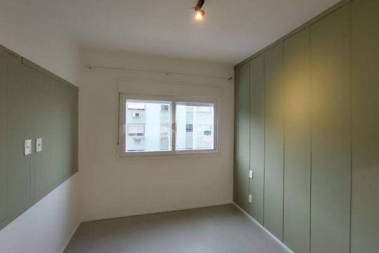 Quarto 1 de apartamento para alugar com 2 quartos, 53m² em Jardim Lindóia, Porto Alegre