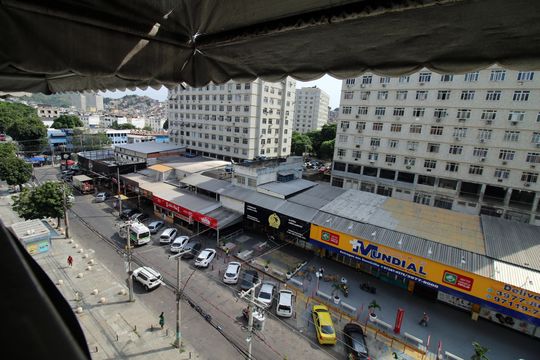 Vista da Sala de apartamento à venda com 2 quartos, 56m² em Olaria, Rio de Janeiro