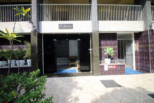 Fachada e portaria de apartamento à venda com 2 quartos, 56m² em Olaria, Rio de Janeiro