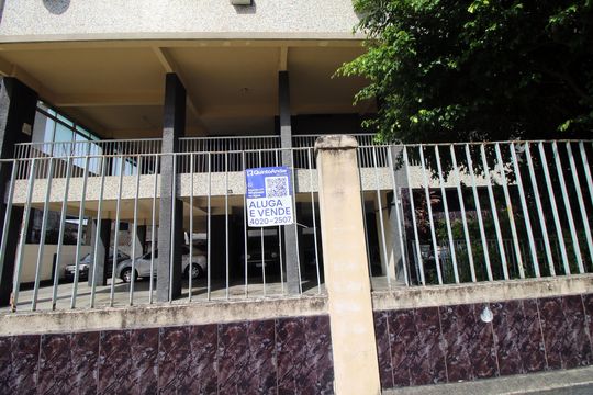 Placa de apartamento à venda com 2 quartos, 56m² em Olaria, Rio de Janeiro
