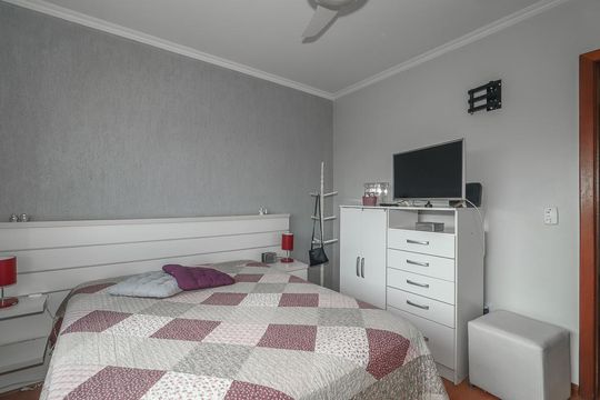 Quarto de apartamento à venda com 2 quartos, 77m² em Bom Jesus, Porto Alegre
