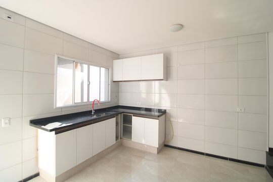 Cozinha de casa à venda com 3 quartos, 86m² em Campo Grande, São Paulo