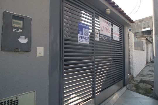 Fachada de casa à venda com 3 quartos, 86m² em Campo Grande, São Paulo