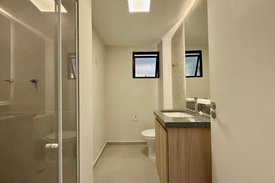 Banheiro  de apartamento à venda com 3 quartos, 83m² em Brooklin, São Paulo