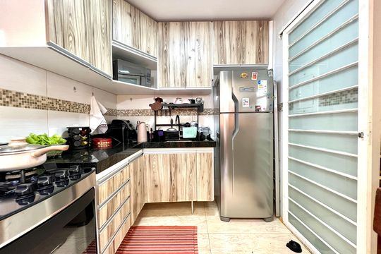 Cozinha de casa de condomínio à venda com 2 quartos, 78m² em Castelo, Belo Horizonte