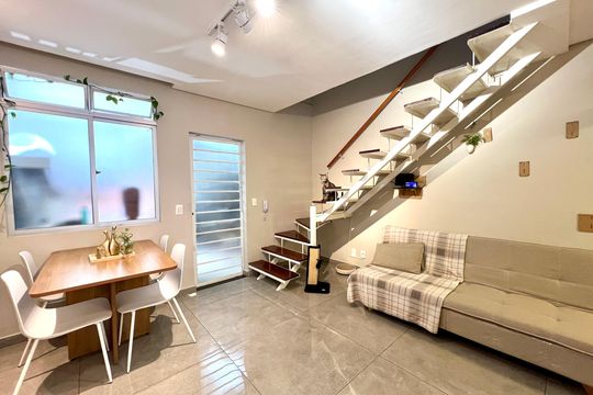 Sala de casa de condomínio à venda com 2 quartos, 78m² em Castelo, Belo Horizonte