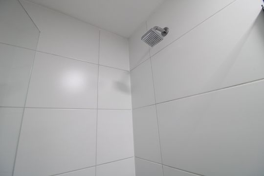 Banheiro da suíte de apartamento para alugar com 2 quartos, 50m² em Vila Lisboa, São Paulo