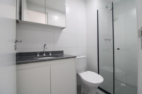 Banheiro comum de apartamento para alugar com 2 quartos, 50m² em Vila Lisboa, São Paulo