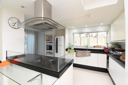 Cozinha de casa à venda com 3 quartos, 360m² em Santa Felicidade, Curitiba