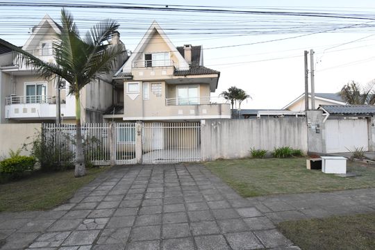 Fachada de casa à venda com 3 quartos, 360m² em Santa Felicidade, Curitiba