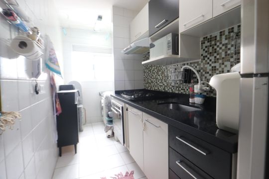 Cozinha de apartamento à venda com 2 quartos, 53m² em Vila Antonieta, São Paulo