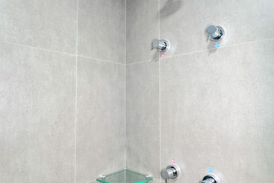 Banheiro de kitnet/studio para alugar com 1 quarto, 25m² em Brooklin, São Paulo