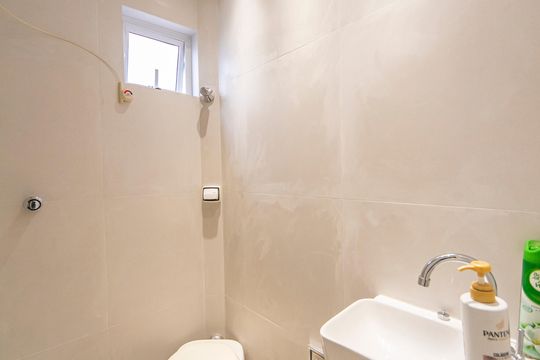 Banheiro de serviço de casa à venda com 3 quartos, 299m² em Campestre, Santo André