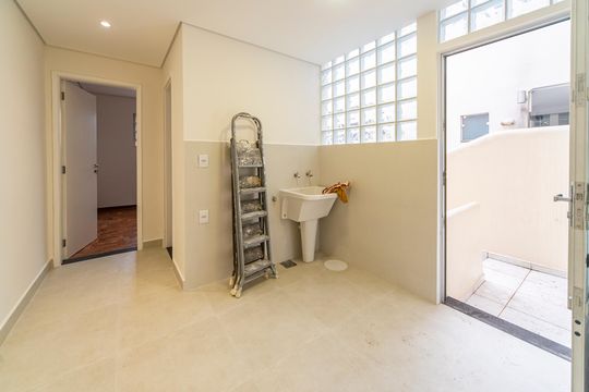 Área de Serviço de casa à venda com 3 quartos, 299m² em Campestre, Santo André