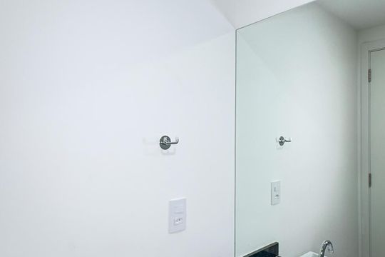 Banheiro de kitnet/studio para alugar com 1 quarto, 25m² em Brooklin, São Paulo