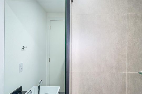 Banheiro de kitnet/studio para alugar com 1 quarto, 25m² em Brooklin, São Paulo
