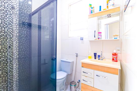 Banheiro de apartamento à venda com 3 quartos, 67m² em Cavalcanti, Rio de Janeiro