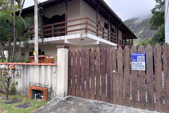 Fachada de casa de condomínio à venda com 6 quartos, 600m² em Vargem Pequena, Rio de Janeiro