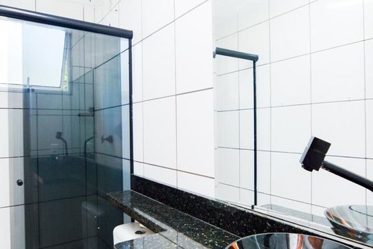 Banheiro de apartamento para alugar com 2 quartos, 48m² em Invernada, Guarulhos