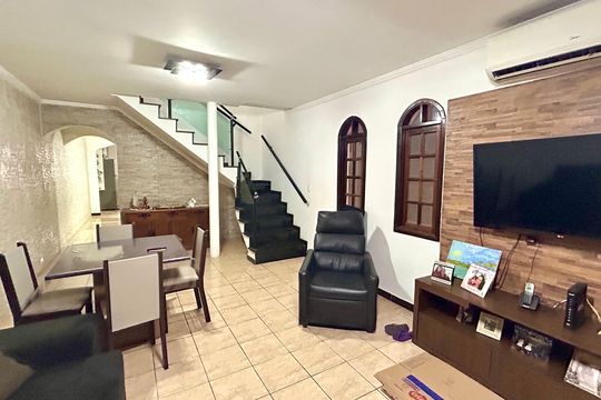 Sala de casa para alugar com 3 quartos, 280m² em Jardim Valeria, Guarulhos