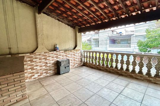 Sacada de casa para alugar com 3 quartos, 280m² em Jardim Valeria, Guarulhos