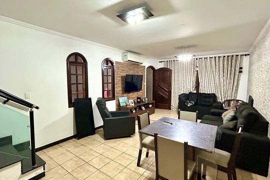 Sala de casa para alugar com 3 quartos, 280m² em Jardim Valeria, Guarulhos