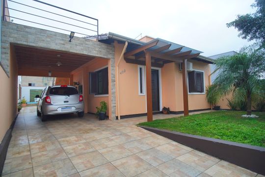 Quintal de casa à venda com 2 quartos, 80m² em Sapucaia do Sul, São Leopoldo