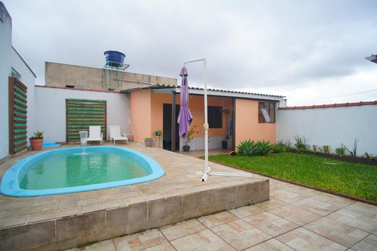 Piscina de casa à venda com 2 quartos, 80m² em Sapucaia do Sul, São Leopoldo