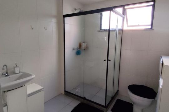 Banheiro de apartamento à venda com 1 quarto, 56m² em Vargem Grande, Rio de Janeiro