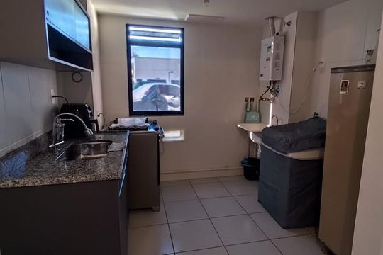 Cozinha de apartamento à venda com 1 quarto, 56m² em Vargem Grande, Rio de Janeiro