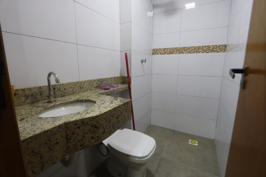 Banheiro de apartamento à venda com 2 quartos, 50m² em Vila Ivone, São Paulo