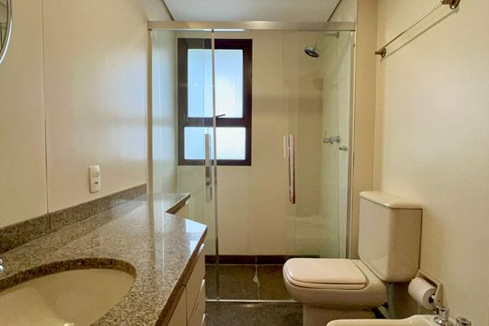 Banheiro de apartamento para alugar com 4 quartos, 265m² em Pinheiros, São Paulo