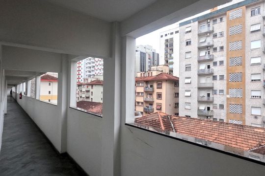 Área Comum - Corredor para o Apartamento de apartamento para alugar com 2 quartos, 90m² em Gonzaga, Santos