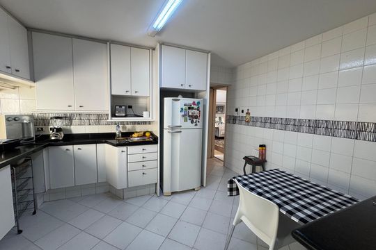 Cozinha de casa à venda com 4 quartos, 360m² em Jardim Petropolis, São Paulo