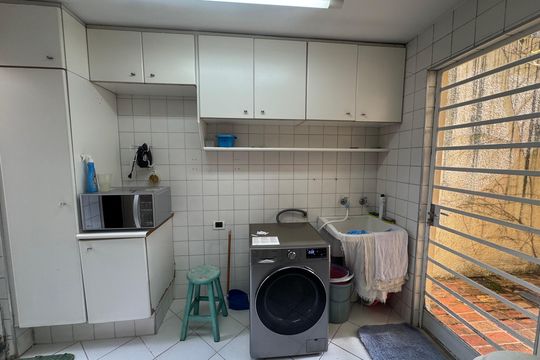 Lavanderia de casa à venda com 4 quartos, 360m² em Jardim Petropolis, São Paulo