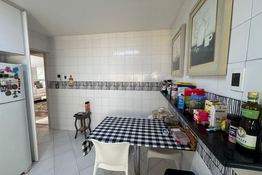 Cozinha de casa à venda com 4 quartos, 360m² em Jardim Petropolis, São Paulo