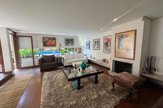 Casa à venda com 4 quartos, 360m² em Jardim Petropolis, São Paulo