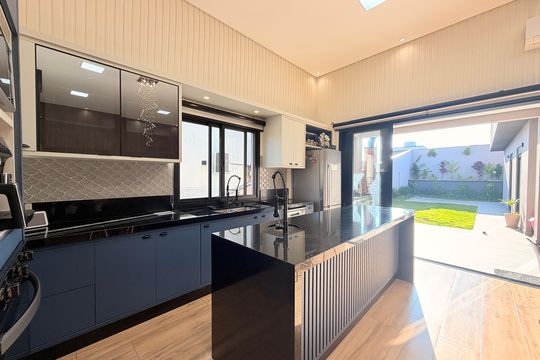 Cozinha de casa de condomínio à venda com 3 quartos, 208m² em Jardim Celeste, Jundiaí