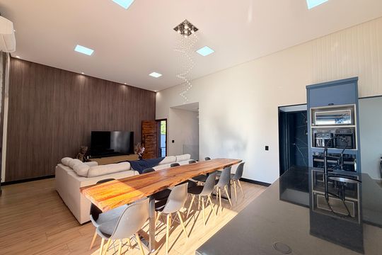 Sala de casa de condomínio à venda com 3 quartos, 208m² em Jardim Celeste, Jundiaí