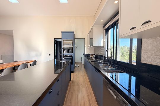 Cozinha de casa de condomínio à venda com 3 quartos, 208m² em Jardim Celeste, Jundiaí