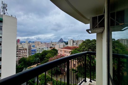 Suíte - varanda - vista livre de apartamento para alugar com 2 quartos, 100m² em Laranjeiras, Rio de Janeiro