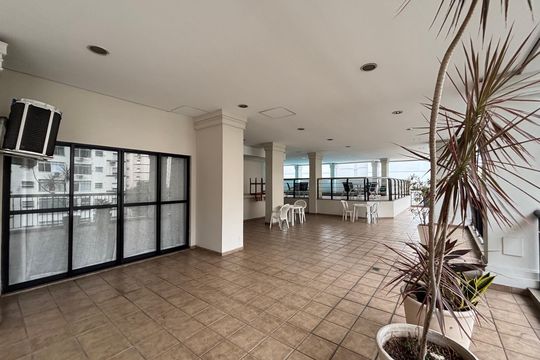Área comum de apartamento para alugar com 2 quartos, 100m² em Laranjeiras, Rio de Janeiro