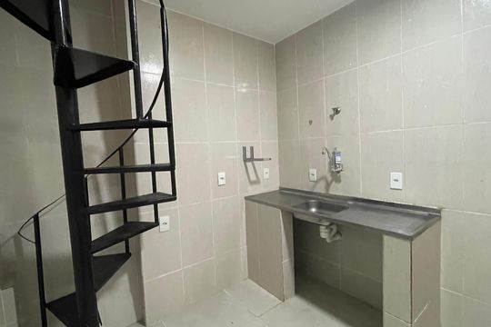 Cozinha de kitnet/studio para alugar com 1 quarto, 10m² em Freguesia (ilha do Governador), Rio de Janeiro