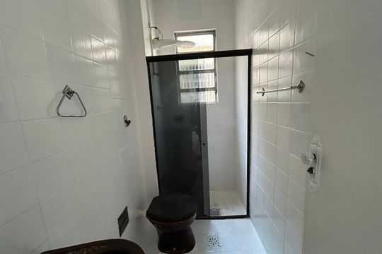 Banheiro de apartamento para alugar com 2 quartos, 50m² em Anchieta, Nilópolis